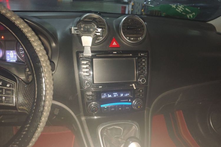 Used Haval H6 2014 Upgraded Model 1.5T Manual Two-Wheel Drive Elite Version Audio And AC Panel