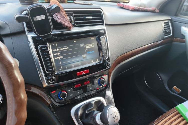 Used Haval H6 2014 Sport Version 1.5T Manual Two-Wheel Drive Elite Edition Audio And AC Panel