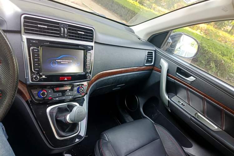 Used Haval H6 2014 Sport Version 1.5T Manual Two-Wheel Drive Elite Edition Audio And AC Panel