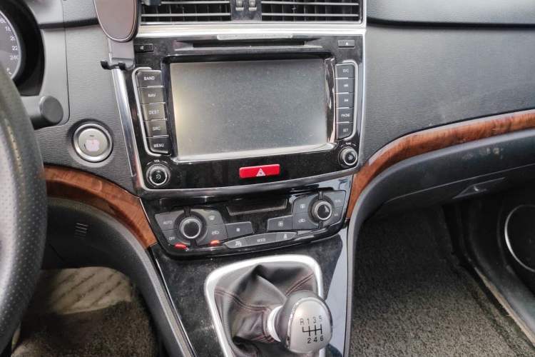 Used Haval H6 2014 Sport Version 1.5T Manual Two-Wheel Drive Elite Edition Audio And AC Panel