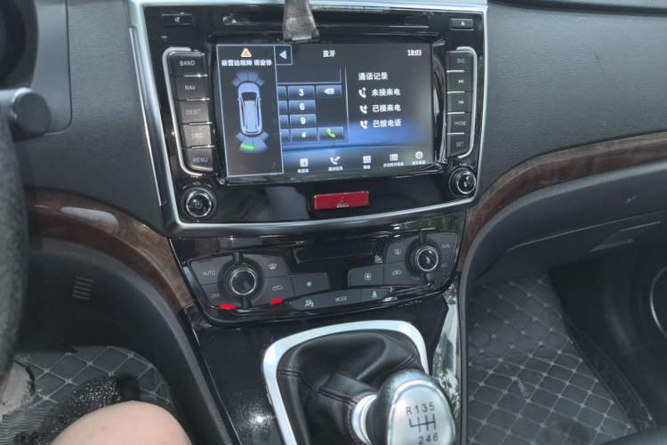 Used Haval H6 2014 Sport Version 1.5T Manual Two-Wheel Drive Elite Edition Audio And AC Panel