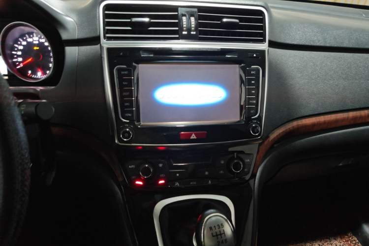 Used Haval H6 2014 Sport Version 1.5T Manual Two-Wheel Drive Elite Edition Audio And AC Panel