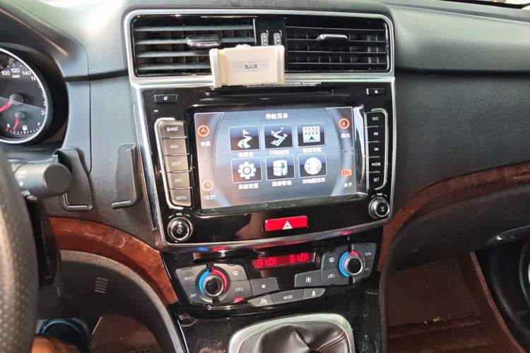 Used Haval H6 2014 Sport Version 1.5T Manual Two-Wheel Drive Elite Edition Audio And AC Panel