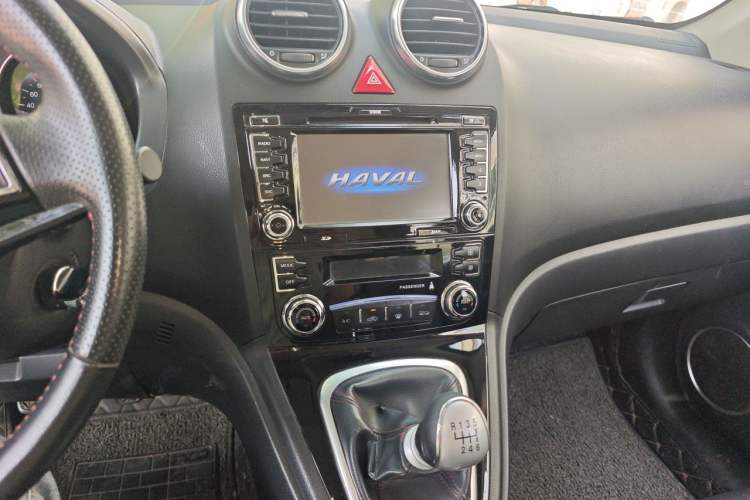 Used Haval H6 2014 Upgraded Model 1.5T Manual Two-Wheel Drive Elite Version Audio And AC Panel