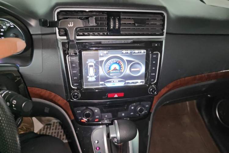Used Haval H6 2014 Sport Edition 2.4L Automatic Elite Model Audio And AC Panel
