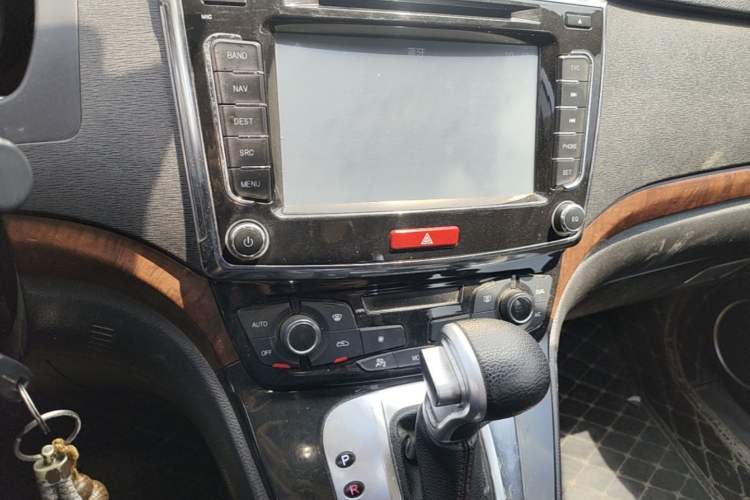 Used Haval H6 2014 Sport Edition 2.4L Automatic Elite Model Audio And AC Panel