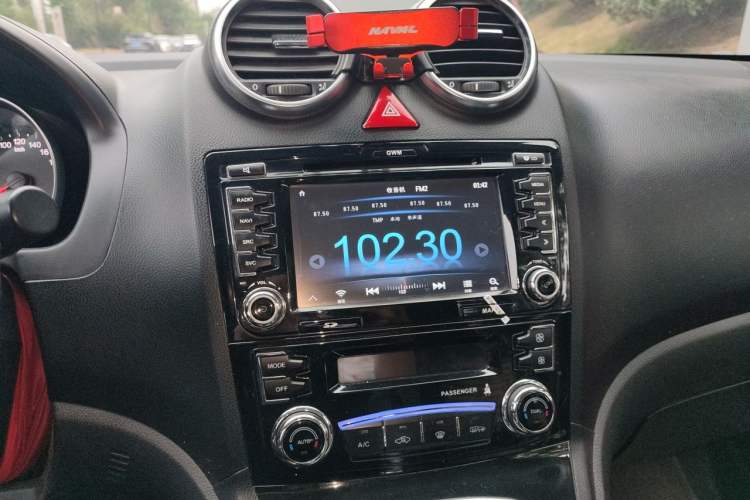 Used Haval H6 2014 Upgraded Model 2.0T Diesel Manual Two-Wheel Drive Elite Version Audio And AC Panel
