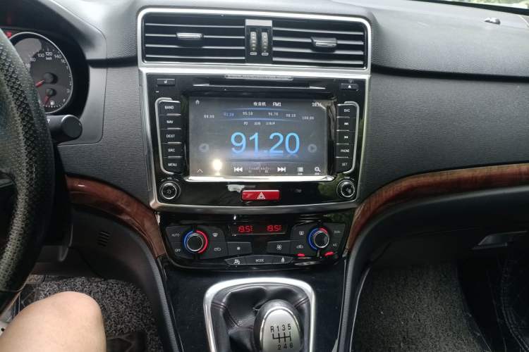Used Haval H6 2014 Sport Version 1.5T Manual Two-Wheel Drive Elite Edition Audio And AC Panel