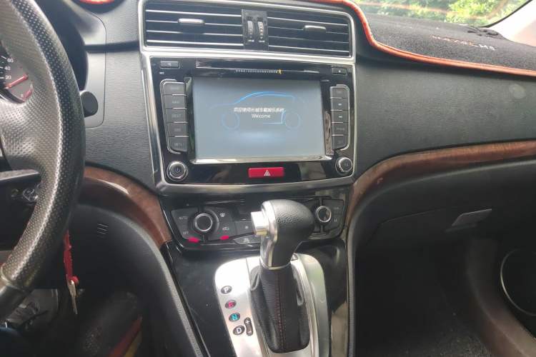 Used Haval H6 2014 Sport Edition 2.4L Automatic Elite Model Audio And AC Panel