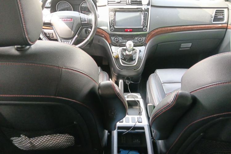 Used Haval H6 2014 Sport Version 1.5T Manual Two-Wheel Drive Elite Edition Center Console