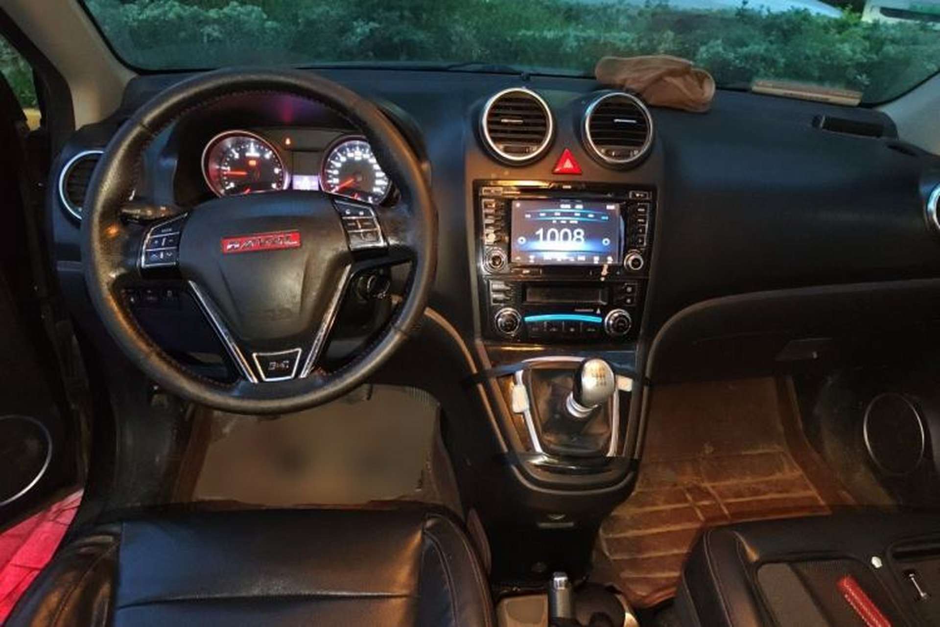 Used Haval H6 2014 Upgraded Model 2.0T Diesel Manual Two-Wheel Drive Elite Version Center Console