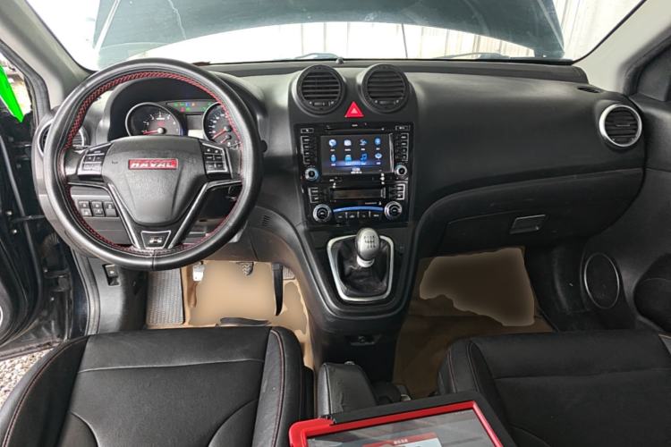 Used Haval H6 2014 Upgraded Model 1.5T Manual Two-Wheel Drive Elite Version Center Console