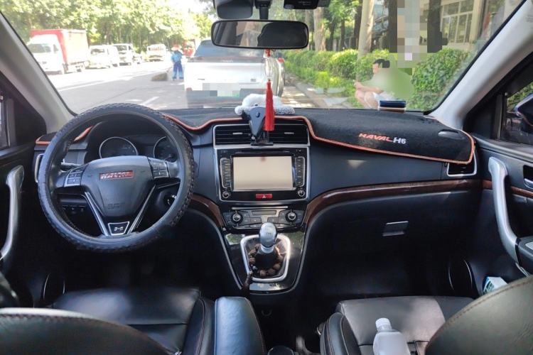 Used Haval H6 2014 Sport Version 1.5T Manual Two-Wheel Drive Elite Edition Center Console