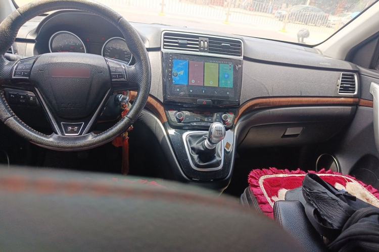 Used Haval H6 2014 Sport Version 1.5T Manual Two-Wheel Drive Elite Edition Center Console