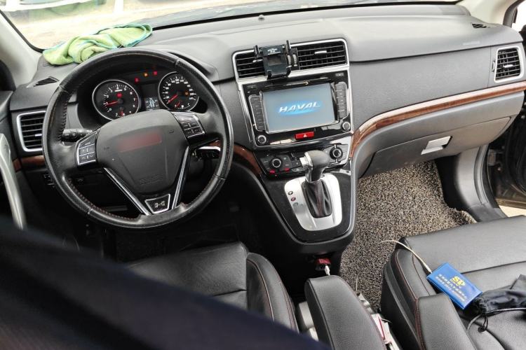 Used Haval H6 2014 Sports Edition 2.4L Automatic Prestige Model Center Console