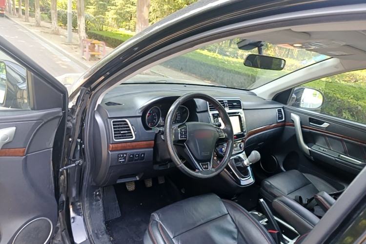 Used Haval H6 2014 Sport Version 1.5T Manual Two-Wheel Drive Elite Edition Center Console