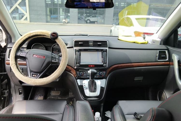 Used Haval H6 2014 Sport Edition 2.4L Automatic Elite Model Center Console