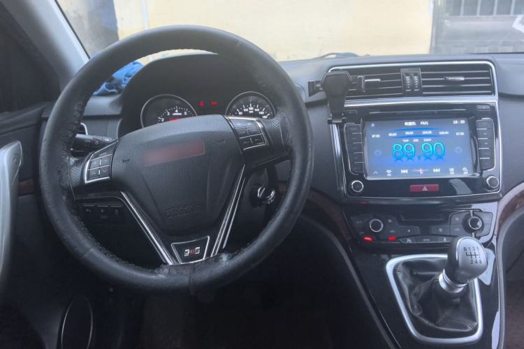 Used Haval H6 2014 Sport Version 1.5T Manual Two-Wheel Drive Elite Edition Center Console