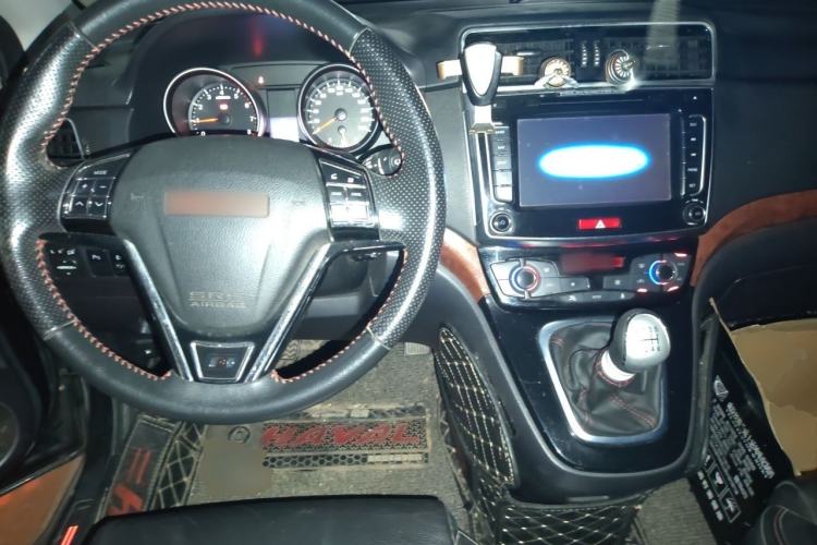 Used Haval H6 2014 Sport Version 1.5T Manual Two-Wheel Drive Elite Edition Center Console
