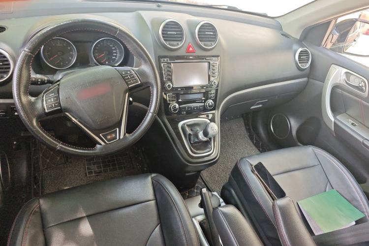 Used Haval H6 2014 Upgraded Model 1.5T Manual Two-Wheel Drive Elite Version Center Console