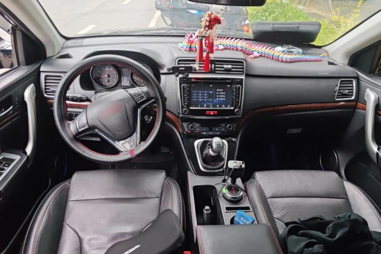 Used Haval H6 2014 Sport Version 1.5T Manual Two-Wheel Drive Elite Edition Center Console