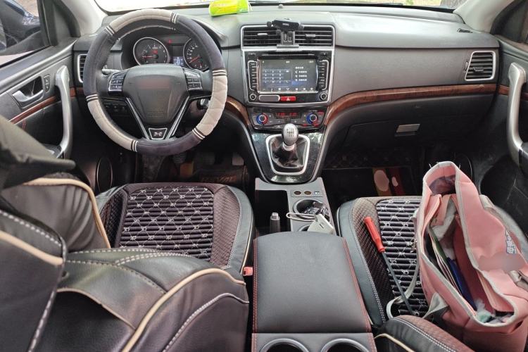 Used Haval H6 2014 Sport Version 1.5T Manual Two-Wheel Drive Elite Edition Center Console