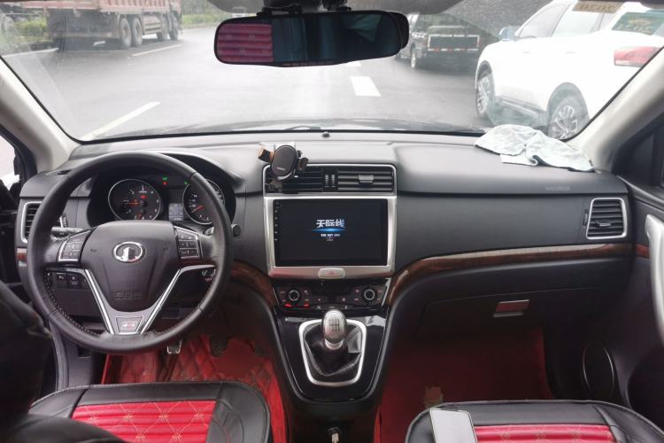 Used Haval H6 2014 Sport Edition 2.0T Diesel Manual Two-Wheel-Drive Elite Model Center Console