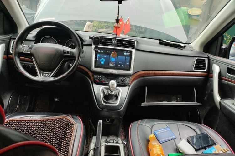 Used Haval H6 2014 Sport Version 1.5T Manual Two-Wheel Drive Elite Edition Center Console