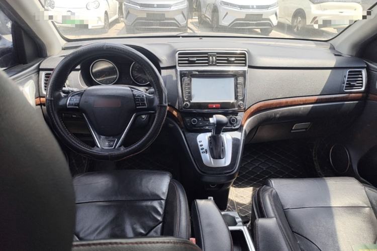 Used Haval H6 2014 Sport Edition 2.4L Automatic Elite Model Center Console
