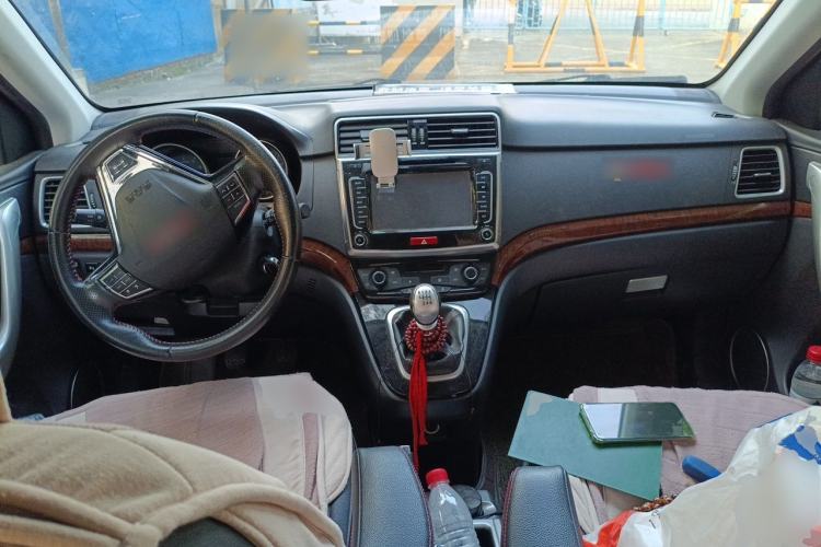 Used Haval H6 2014 Sport Version 1.5T Manual Two-Wheel Drive Elite Edition Center Console