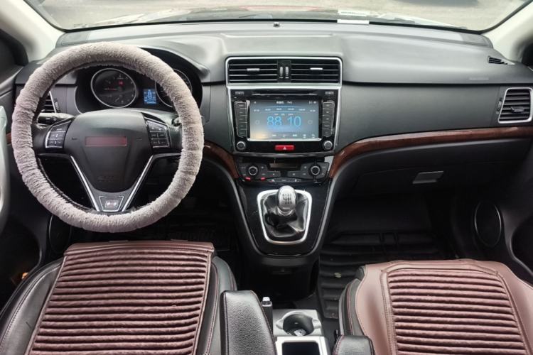 Used Haval H6 2014 Sport Version 1.5T Manual Two-Wheel Drive Elite Edition Center Console