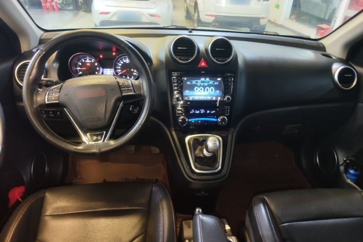 Used Haval H6 2014 Upgraded Model 1.5T Manual Two-Wheel Drive Elite Version Center Console