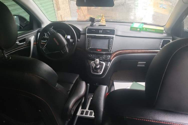 Used Haval H6 2014 Sport Version 1.5T Manual Two-Wheel Drive Elite Edition Center Console