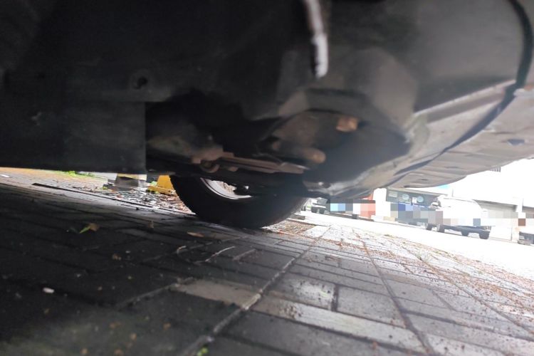 Used Haval H6 2014 Upgraded Model 2.0T Diesel Manual Two-Wheel Drive Urban Version Chassis Front Right