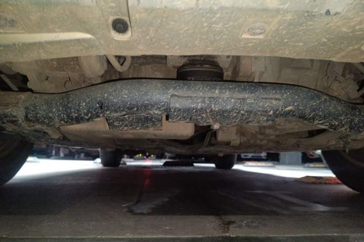 Used Haval H6 2014 Upgraded Model 2.0T Diesel Manual Two-Wheel Drive Urban Version Chassis Front
