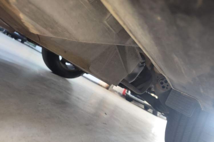 Used Haval H6 2014 Upgraded Model 1.5T Manual Two-Wheel Drive Elite Version Chassis Rear Left