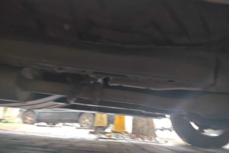 Used Haval H6 2014 Upgraded Model 2.0T Diesel Manual Two-Wheel Drive Urban Version Chassis Rear