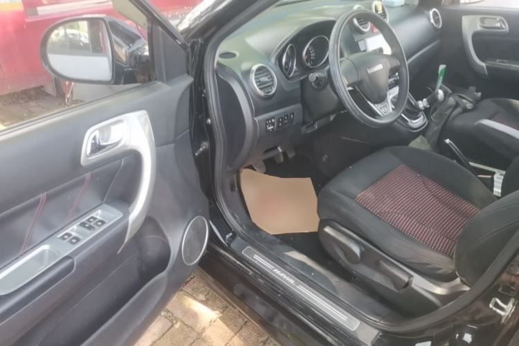Used Haval H6 2014 Upgraded Model 2.0T Diesel Manual Two-Wheel Drive Urban Version Driver Seat