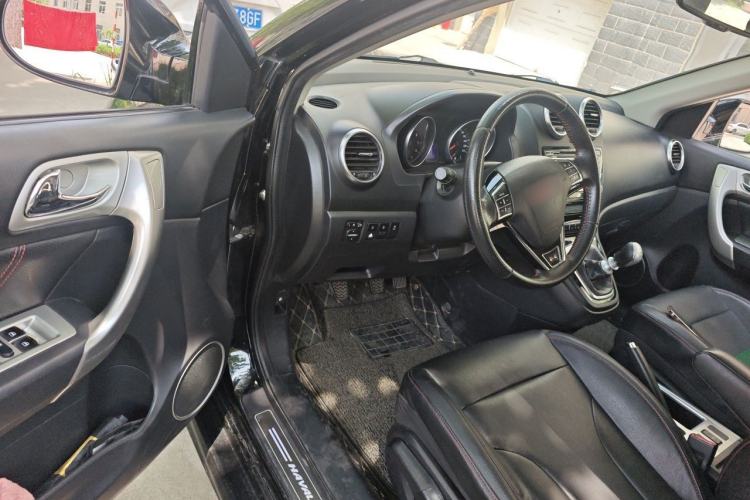 Used Haval H6 2014 Upgraded Model 1.5T Manual Two-Wheel Drive Elite Version Driver Seat