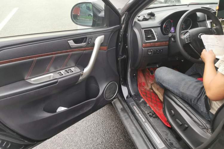 Used Haval H6 2014 Sport Edition 2.0T Diesel Manual Two-Wheel-Drive Elite Model Driver Seat