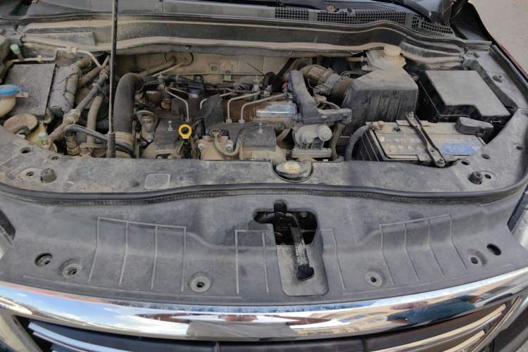Used Haval H6 2014 Sport Edition 2.0T Diesel Manual Two-Wheel Drive Prestige Model Engine Bay
