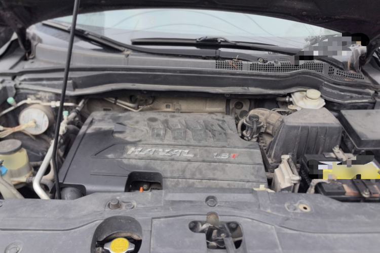 Used Haval H6 2014 Upgraded Model 1.5T Manual Two-Wheel Drive Elite Version Engine Bay