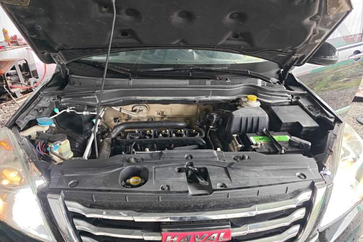 Used Haval H6 2014 Upgraded Model 1.5T Manual Two-Wheel Drive Elite Version Engine Bay