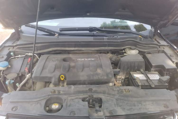 Used Haval H6 2014 Upgraded Model 2.0T Diesel Manual Two-Wheel Drive Urban Version Engine Bay