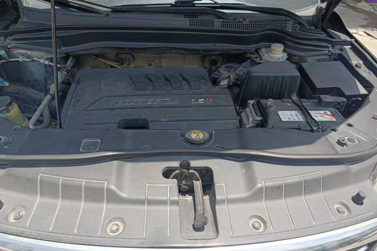 Used Haval H6 2014 Sport Version 1.5T Manual Two-Wheel Drive Elite Edition Engine Bay