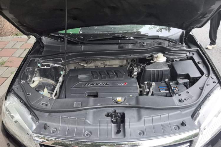 Used Haval H6 2014 Sport Version 1.5T Manual Two-Wheel Drive Elite Edition Engine Bay