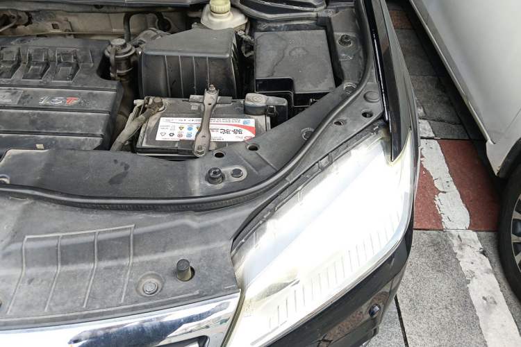 Used Haval H6 2014 Sport Version 1.5T Manual Two-Wheel Drive Elite Edition Engine Bay Left