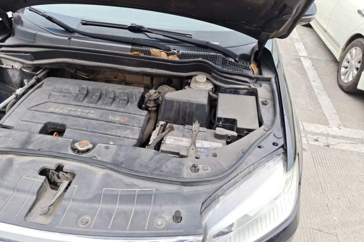 Used Haval H6 2014 Sport Version 1.5T Manual Two-Wheel Drive Elite Edition Engine Bay Left