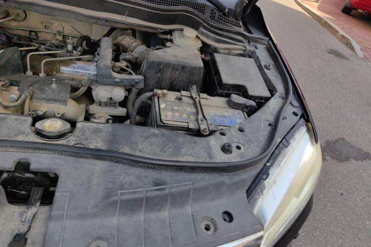 Used Haval H6 2014 Sport Edition 2.0T Diesel Manual Two-Wheel Drive Prestige Model Engine Bay Left