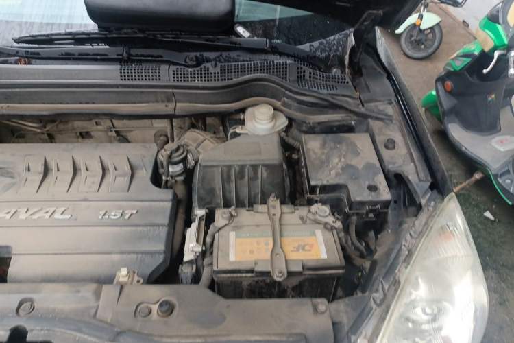 Used Haval H6 2014 Upgraded Model 1.5T Manual 4x4 Elite Version Engine Bay Left